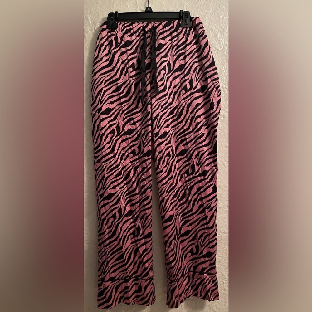 Victoria Secret pink/black satiny pajama pants, drawstring waist and pockets; XL